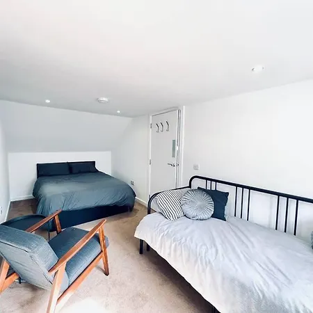 Luxe 4 Bedroom Centre House Holiday home *