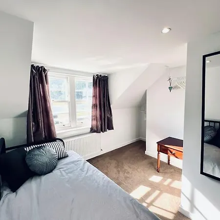 Luxe 4 Bedroom Centre House Holiday home Edinburgh
