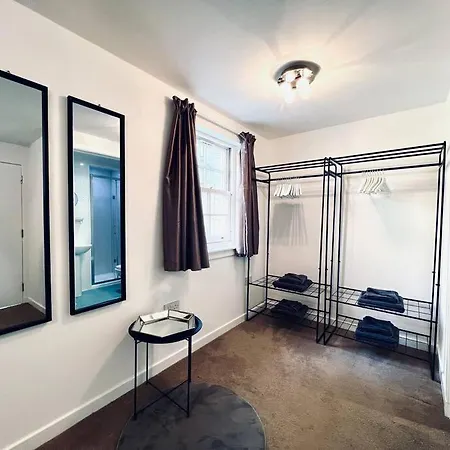 Luxe 4 Bedroom Centre House