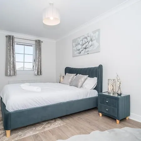 Luxury 2bed 2bath Flat In City Centre- Free Parking! *