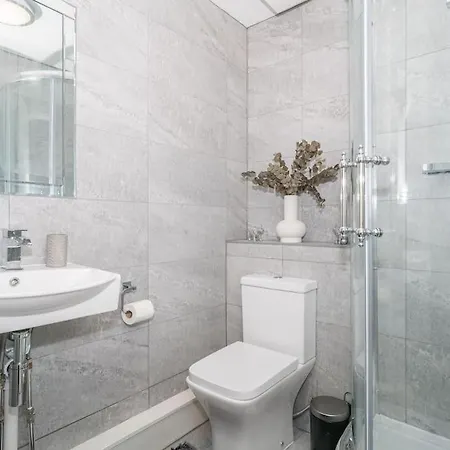 Apartment Luxury 2bed 2bath Flat In City Centre- Free Parking! Edinburgh