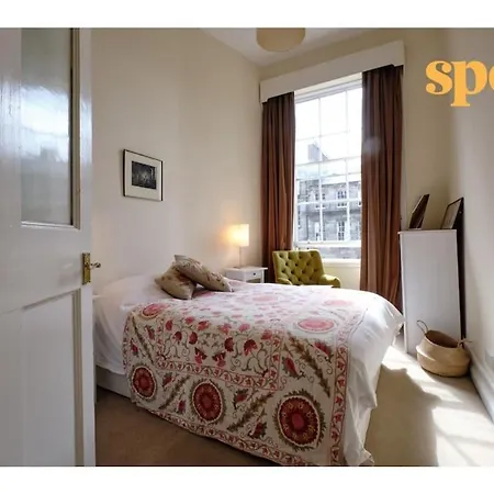 Spacious New Town 2br-1ba Flat 爱丁堡