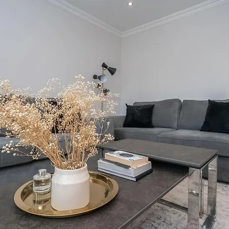 Luxury 2bed 2bath Flat In City Centre- Free Parking! *