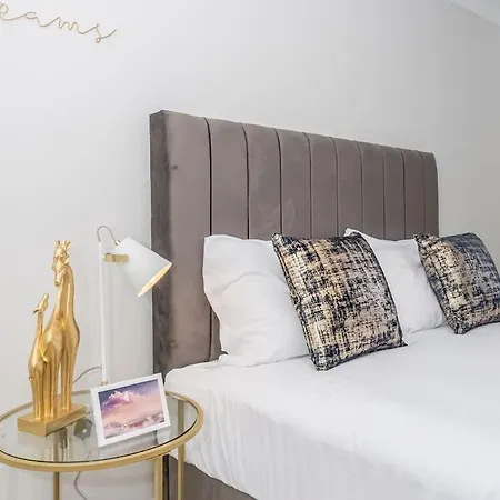 Luxury 2bed 2bath Flat In City Centre- Free Parking! Apartment