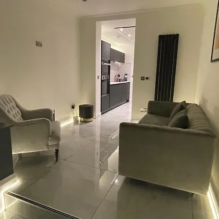 Luxury Centre With Steam Apartment Edinburgh