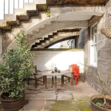 Charming Hideaway In Centre Edinburgh
