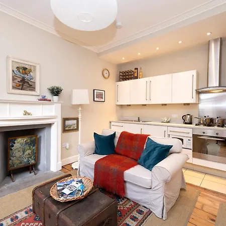 Charming Hideaway In Centre
