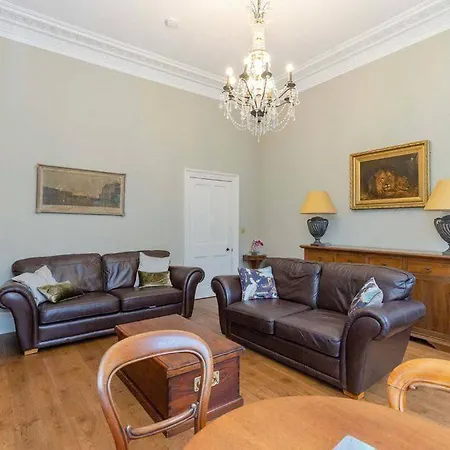 Maindoor Flat Nestled In Heart Of Stockbridge * Edimburgo