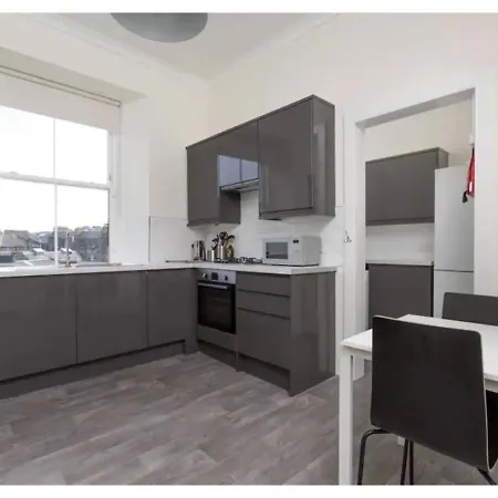 Apartmán Joivy Elegant 4-Bedroom Flat Near Edinburgh Castle *