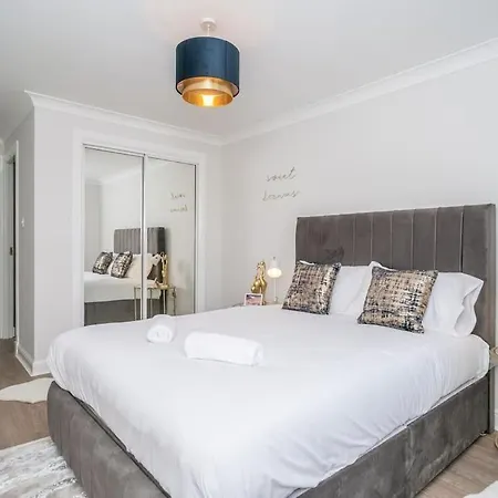 Apartment Luxury 2bed 2bath Flat In City Centre- Free Parking! *