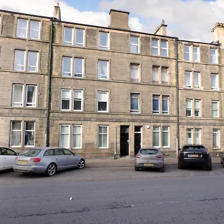 Apartment Sleeps 6 Free Parking