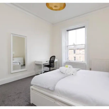 Joivy Elegant 4-Bedroom Flat Near Edinburgh Castle Apartmán