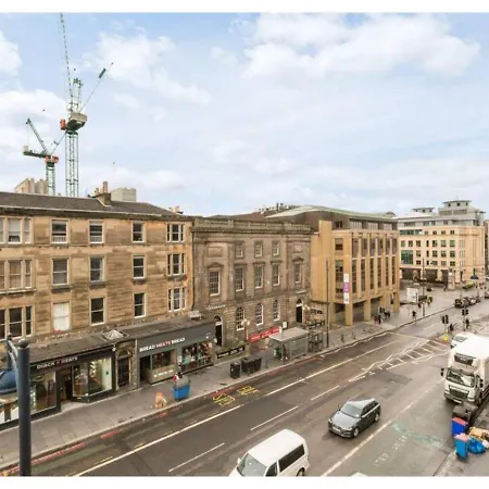 Joivy Elegant 4-Bedroom Flat Near Edinburgh Castle Apartmán
