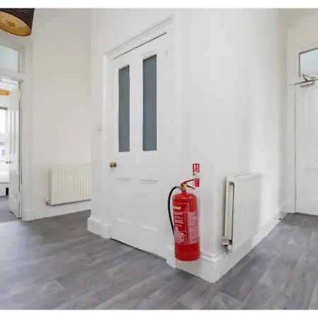 Apartmán Joivy Elegant 4-Bedroom Flat Near Edinburgh Castle *