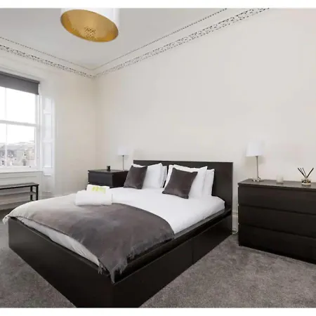 Joivy Elegant 4-Bedroom Flat Near Edinburgh Castle Apartmán Edinburgh