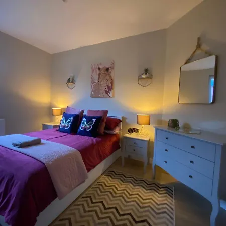 Lovely 3 Bed With Jacuzzi, Close To Airport, Driveway, Wifi * Эдинбург