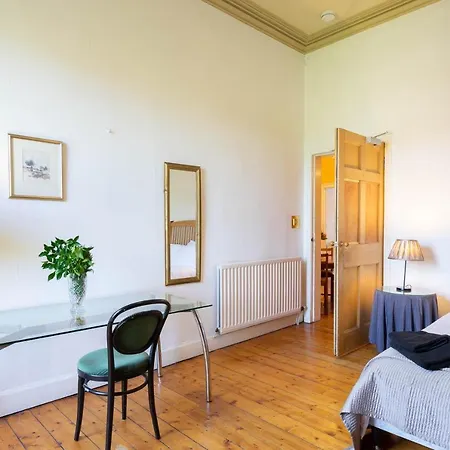 Apartment 5-bedroom Flat *