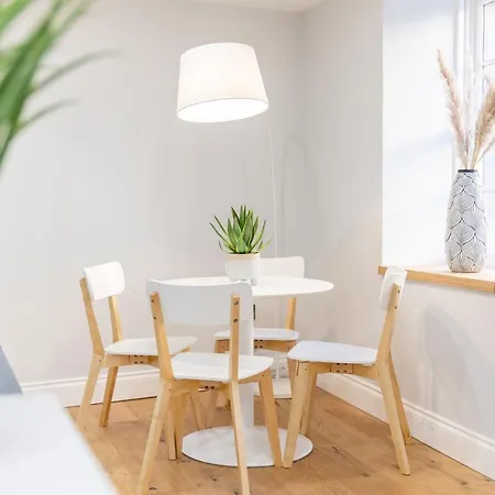 Dragon - Yukina - 2 Bed Centre House With Garden Holiday home