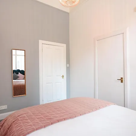 Dalmeny Street Apartment Edinburgh