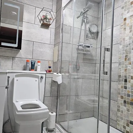 Apartment Lovely 1 Bedroom Near The Center *