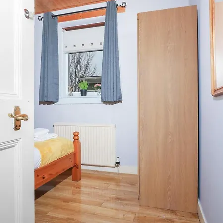 Beautiful 4 Bedroom - Free Parking Feriehus Edinburgh