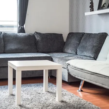 Apartamento Modern Spacious 3 Bedroom Centre - Free Parking - Private Balcony