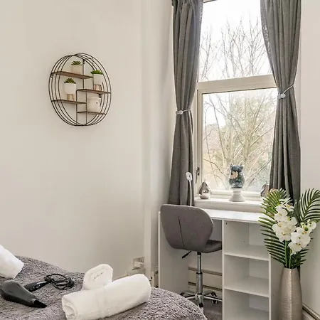 Charming 1 Bedroom - Эдинбург