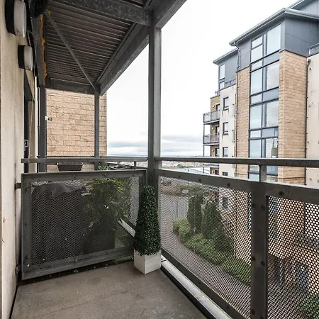 公寓 Elegant 2 Bedroom Centre - Free Parking - Private Balcony *