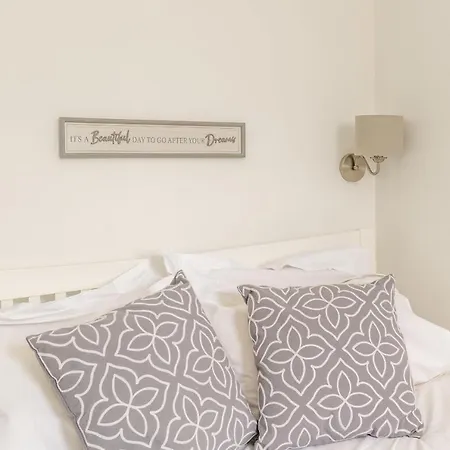 Charming 1 Bedroom - * Эдинбург