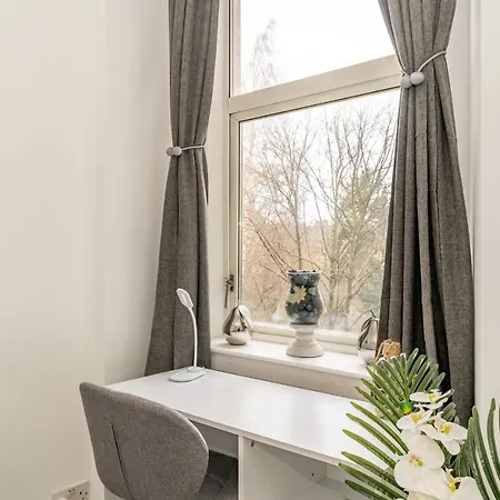 Апартаменты Charming 1 Bedroom -