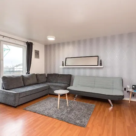 Modern Spacious 3 Bedroom Centre - Free Parking - Private Balcony Apartamento *