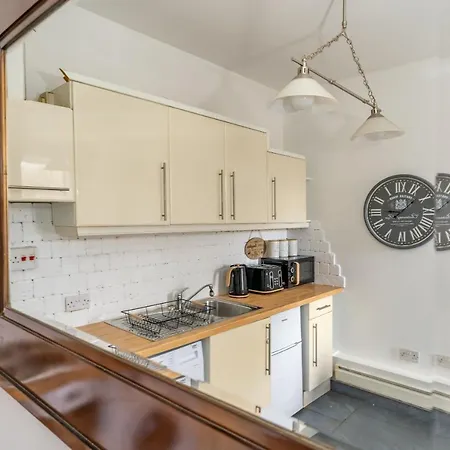 Charming 1 Bedroom - Апартаменты *