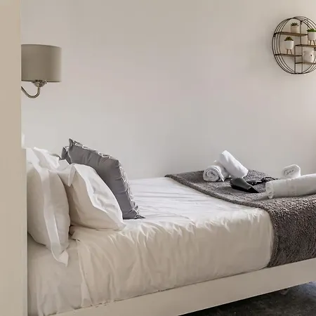 Charming 1 Bedroom - Эдинбург