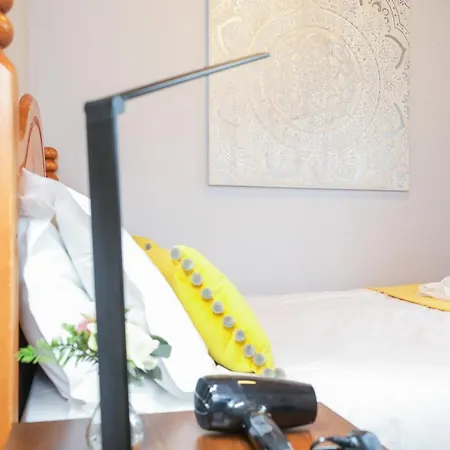 Beautiful In - Free Parking Guest house *