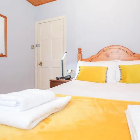 Beautiful In - Free Parking Guest house *