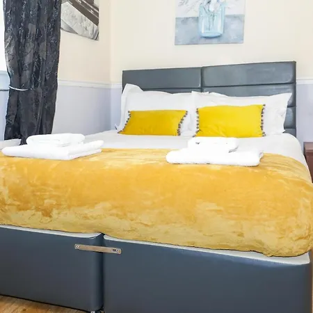 Beautiful In - Free Parking Guest house *