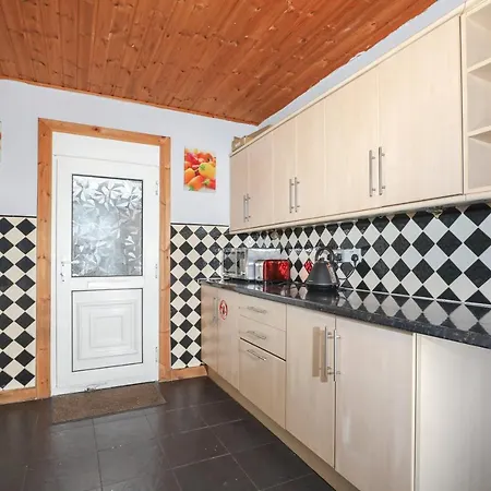 Casa de Férias Beautiful 4 Bedroom - Free Parking Edimburgo