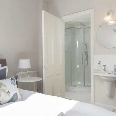 Appartement 4 Bedroom Clock Tower In Central