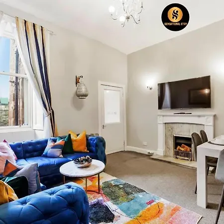 Lovely 4 Bedroom With 7 Beds And Free Parking Apartment