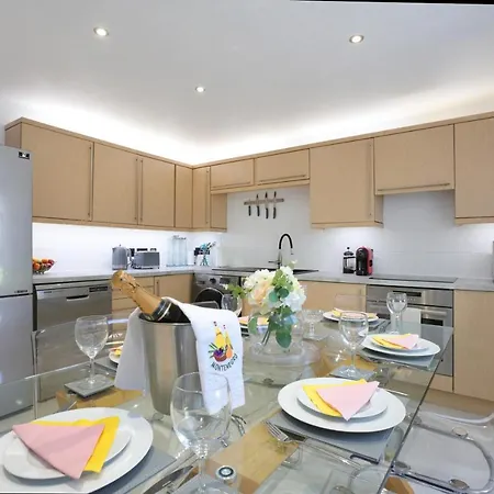 Appartement Spacious 4br Centre W/ Free Parking