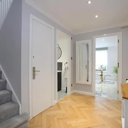 Appartement Spacious 4br Centre W/ Free Parking *