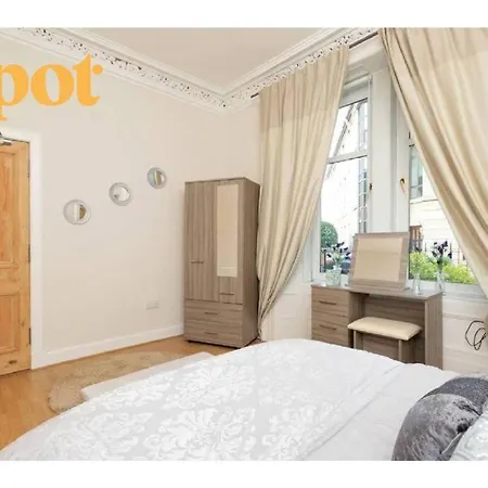 Spacious Ground Floor-2br-2ba Apartment