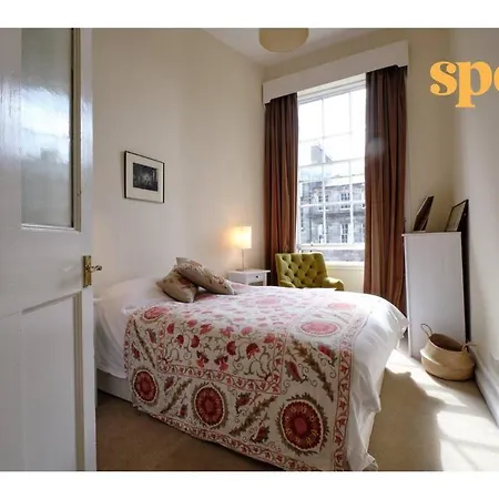 Spacious New Town 2br-1ba Flat 公寓