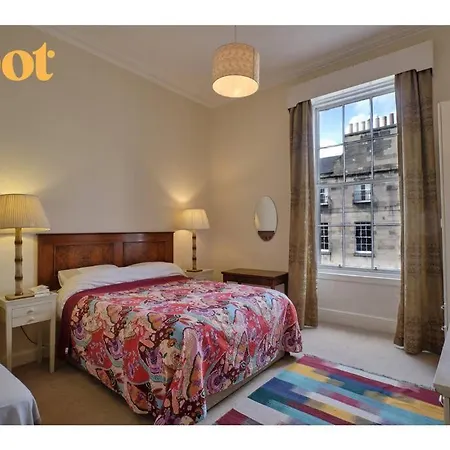 Apartment Spacious New Town 2br-1ba Flat