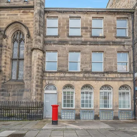 Apartment Spacious & Cosy Studio Flat In The Heart Of Centre Edinburgh