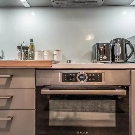 Spacious & Cosy Studio Flat In The Heart Of Centre Edinburgh