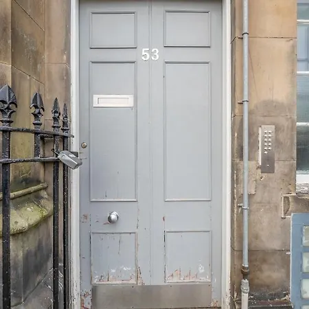 Spacious & Cosy Studio Flat In The Heart Of Centre Apartment Edinburgh