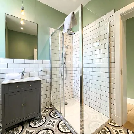 公寓 Beautiful 2br, Private Entry In Vibrant Leith