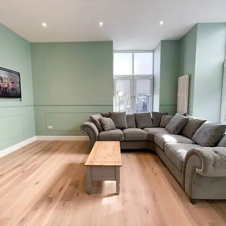 Beautiful 2br, Private Entry In Vibrant Leith Edimburgo