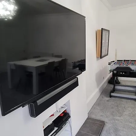 Large 4 Bed Apartment Edinburgh